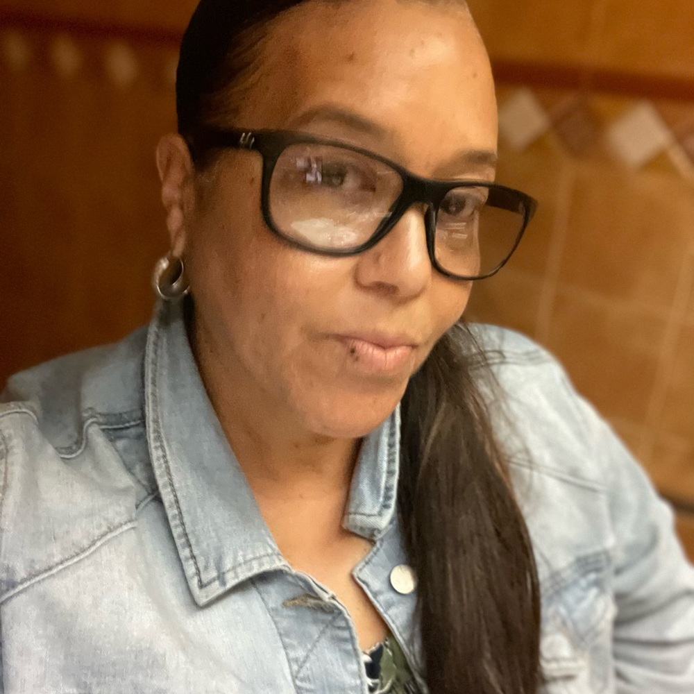 Meet your Posher, Leslie